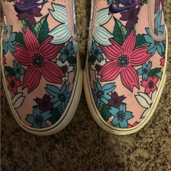 WOMENS NIKE FLORAL SLIP ON SHOES - Picture 2 of 3